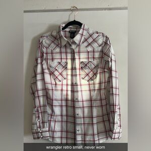 Size Small Wrangler Retro Button Down Shirt